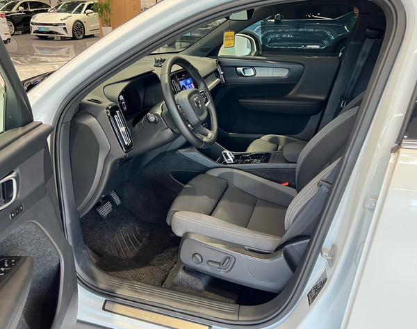 Volvo XC40 2024 B3 Smart Vision Luxury – фото 12