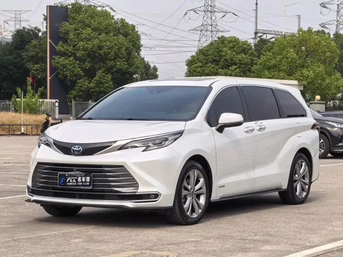 Toyota Sienna 2023 Model Hybrid 2.5L Premium Edition