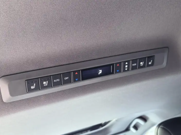 Toyota Sienna 2023 Model Hybrid 2.5L Premium Edition – фото 9