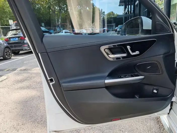 Mercedes-Benz C-Class 2025 Model C 260 L Sports Edition – фото 9