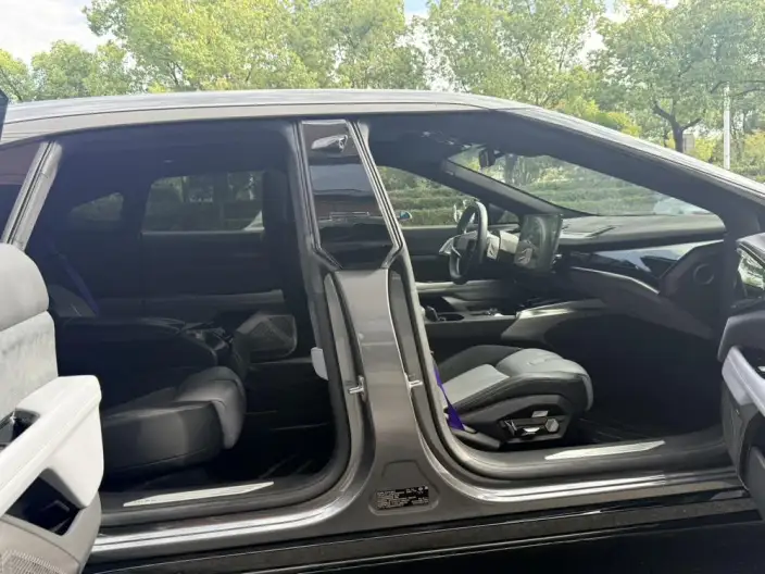 HiPhi Z 2023 Model 4 seat Edition