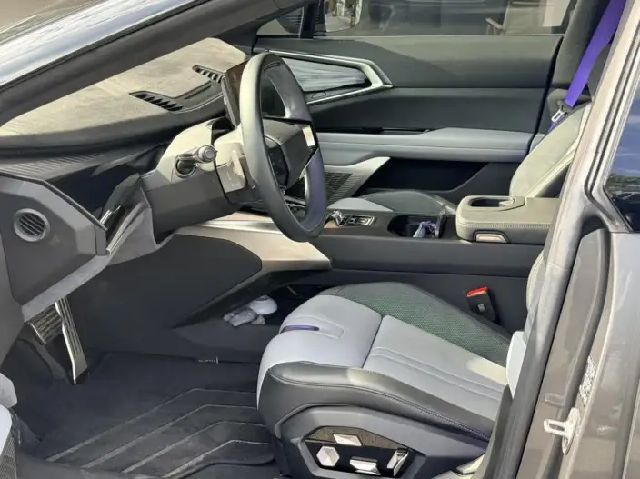 HiPhi Z 2023 Model 4 seat Edition – фото 7
