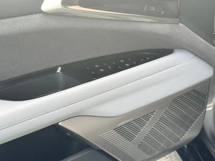 HiPhi Z 2023 Model 4 seat Edition – фото 9