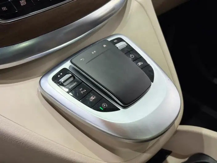 Mercedes-Benz V-Class 2021 Model V 260 Premium Edition – фото 6