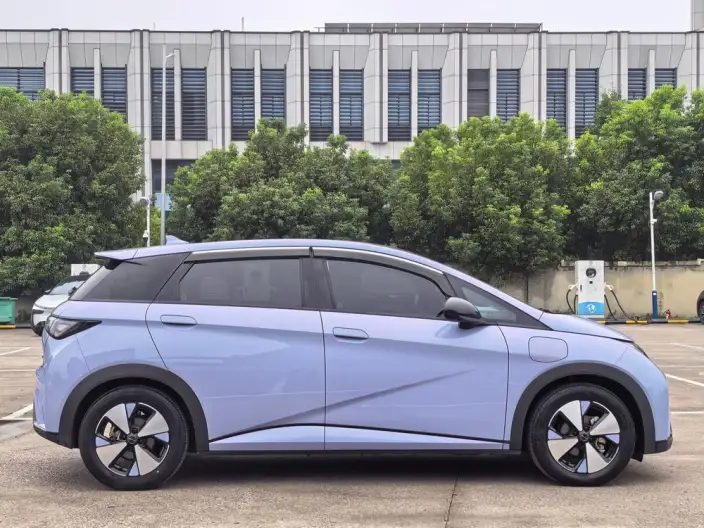 BYD Dolphin 2023 Model Fashion Edition – фото 6