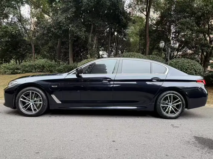BMW 5 Series PHEV 2022 Model 535Le M Sports Set – фото 3