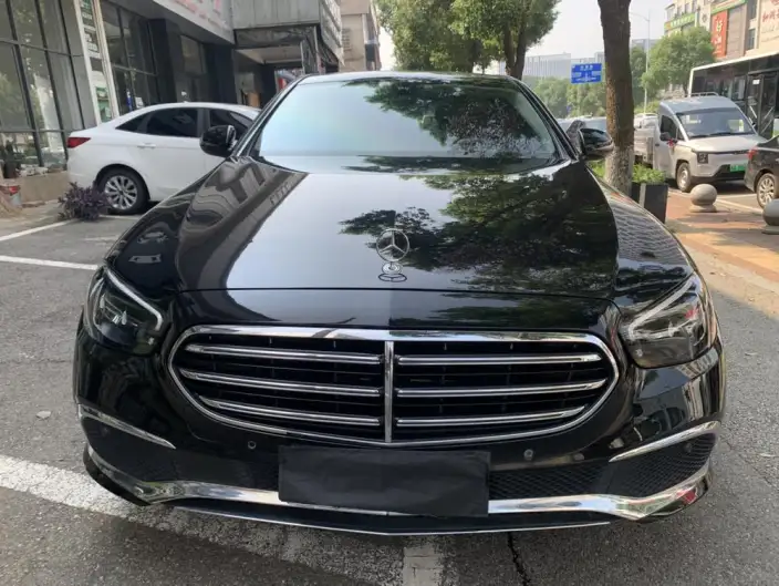 Mercedes-Benz E-Class 2023 Model E 260 L sedan – фото 2