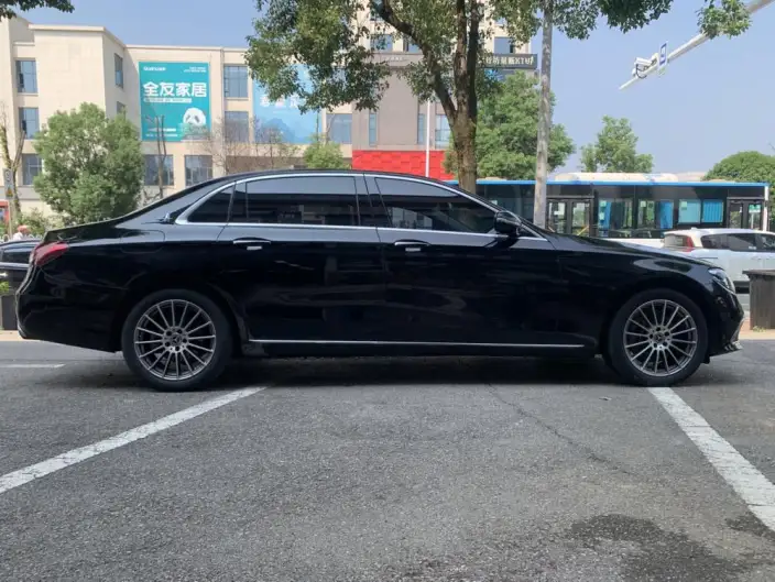 Mercedes-Benz E-Class 2023 Model E 260 L sedan – фото 5