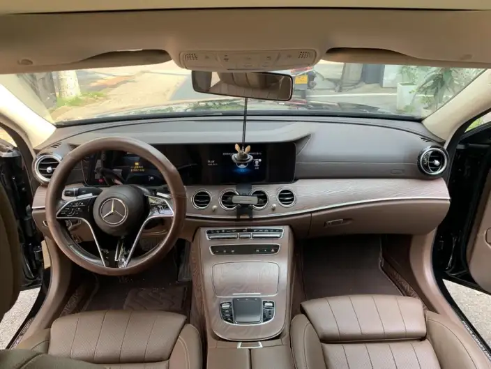 Mercedes-Benz E-Class 2023 Model E 260 L sedan – фото 8