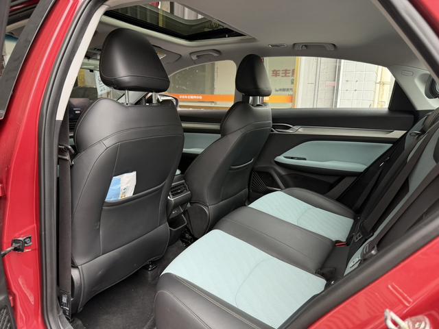 Emgrand L Модель 2022 года 1.4T CVT Prestige – фото 7