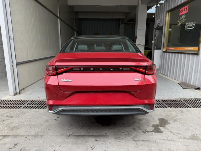 Emgrand L Модель 2022 года 1.4T CVT Prestige – фото 10