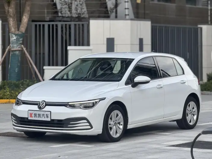 Volkswagen Golf 2021 Model 200TSI DSG