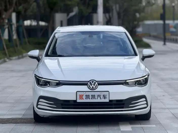 Volkswagen Golf 2021 Model 200TSI DSG