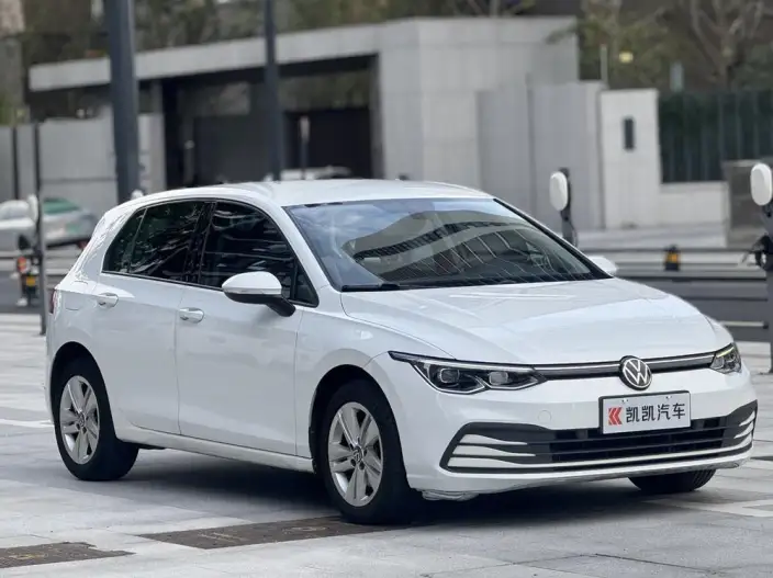 Volkswagen Golf 2021 Model 200TSI DSG
