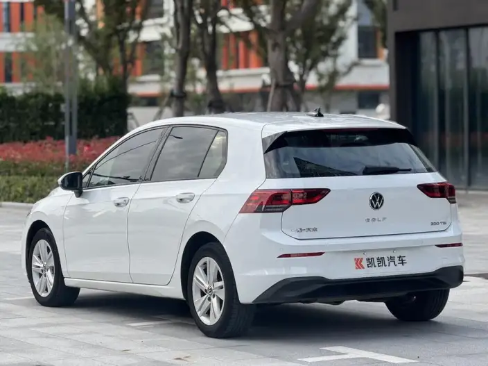 Volkswagen Golf 2021 Model 200TSI DSG