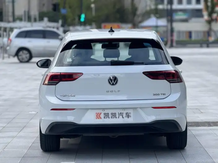 Volkswagen Golf 2021 Model 200TSI DSG – фото 5