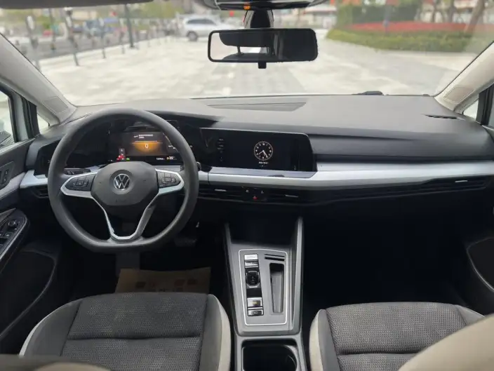 Volkswagen Golf 2021 Model 200TSI DSG – фото 7