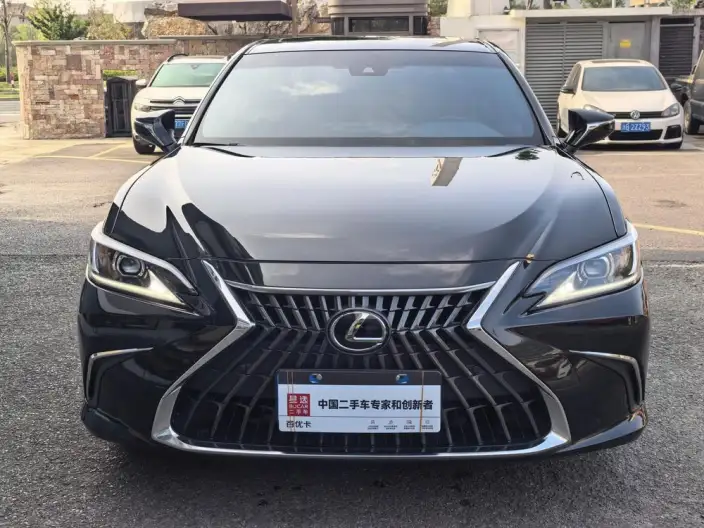 Lexus ES 2024 Model 200 Premium