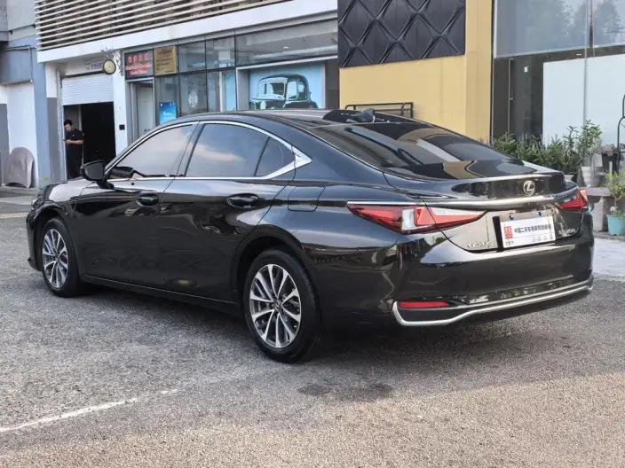 Lexus ES 2024 Model 200 Premium