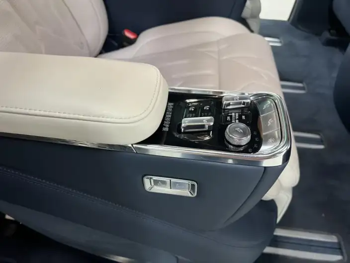 ZEEKR 009 2024 Model VI seat Executive Edition 4WD 108kWh – фото 10