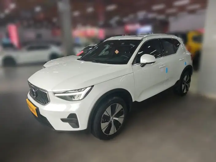Volvo XC40 2024 Model B3 Smart Range Deluxe Edition