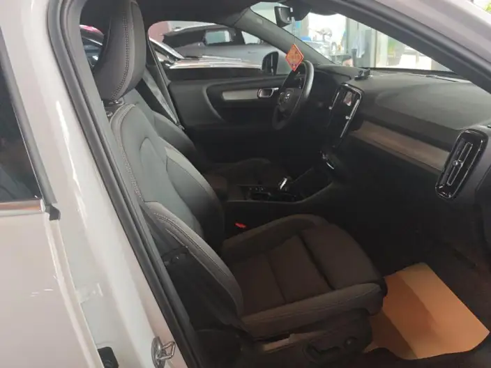 Volvo XC40 2024 Model B3 Smart Range Deluxe Edition – фото 5