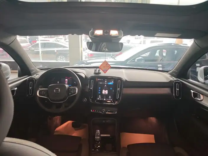 Volvo XC40 2024 Model B3 Smart Range Deluxe Edition – фото 6