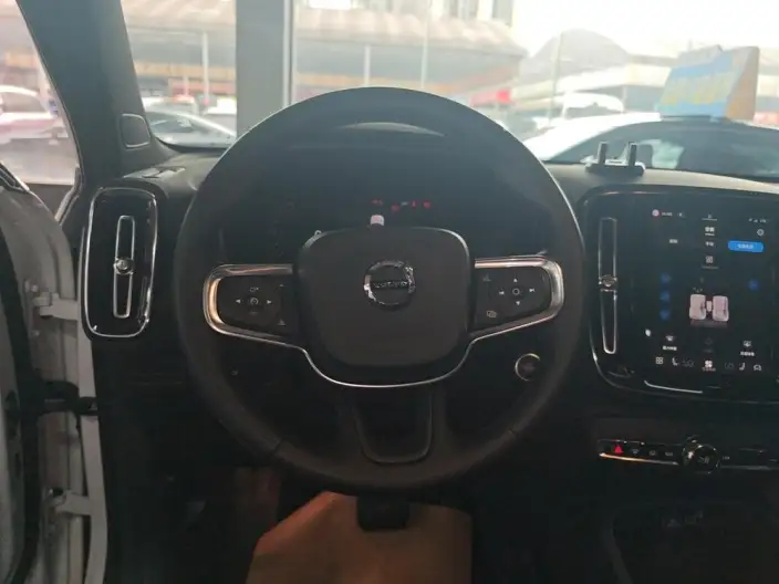 Volvo XC40 2024 Model B3 Smart Range Deluxe Edition – фото 9