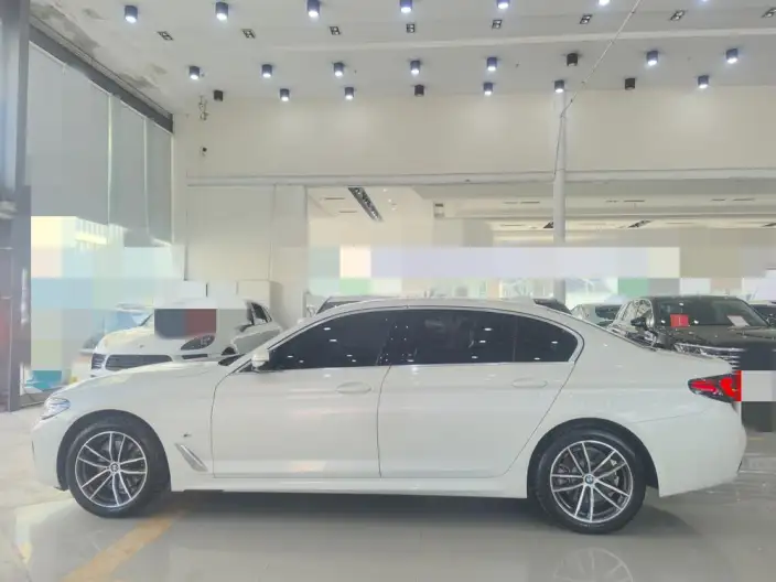 BMW 5 Series 2022 Model Facelift 525Li M Sports Set – фото 4