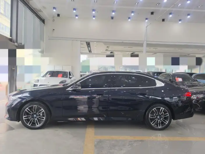 BMW 5 Series 2025 Model Facelift 530Li Leading Model M Sports Set – фото 4