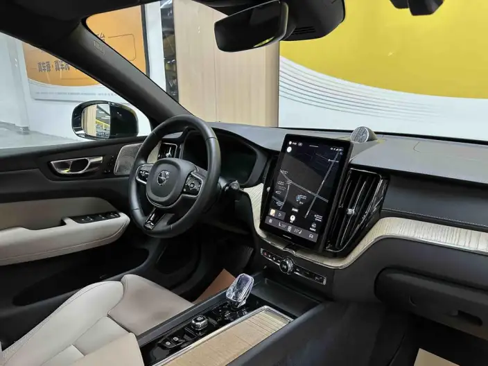 Volvo XC60 2026 Model B5 4WD Smart Range Sports Edition – фото 9