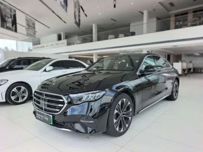 Mercedes-Benz E-Class PHEV 2024 Model E 350 e L sedan – фото 1
