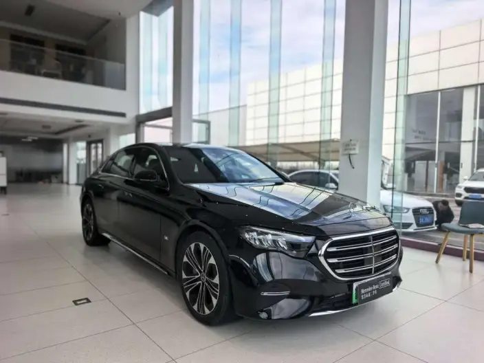 Mercedes-Benz E-Class PHEV 2024 Model E 350 e L sedan – фото 3
