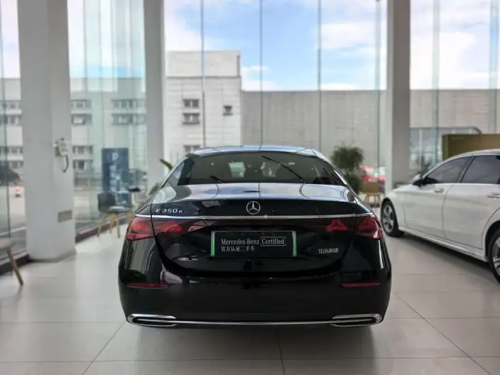 Mercedes-Benz E-Class PHEV 2024 Model E 350 e L sedan – фото 5