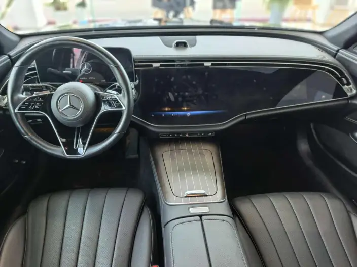 Mercedes-Benz E-Class PHEV 2024 Model E 350 e L sedan – фото 7