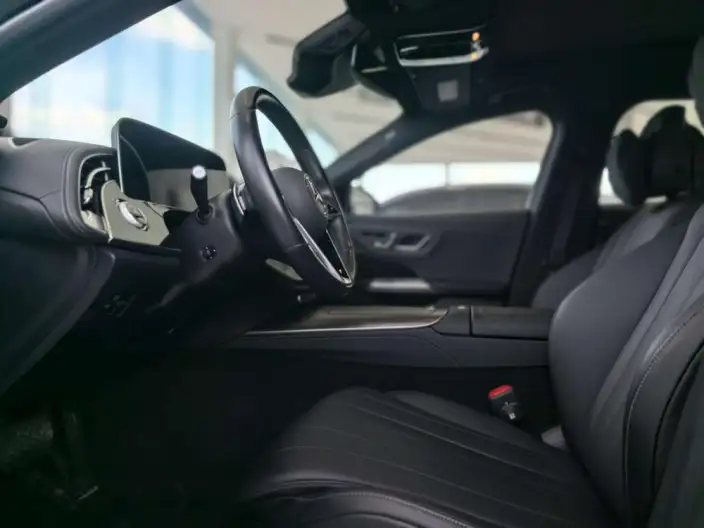 Mercedes-Benz E-Class PHEV 2024 Model E 350 e L sedan – фото 8