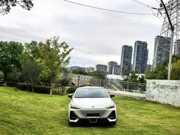 Changan UNI-V 2022 Model 1.5T Sports Edition – фото 2