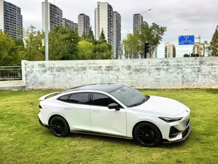 Changan UNI-V 2022 Model 1.5T Sports Edition – фото 3