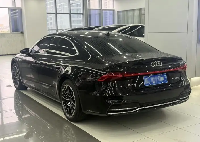 Audi A7 L 2024 Model 45 TFSI Luxury Model – фото 4