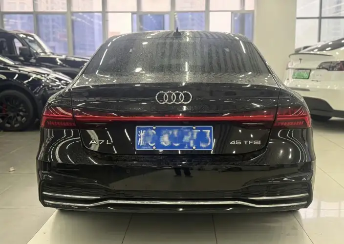 Audi A7 L 2024 Model 45 TFSI Luxury Model – фото 5