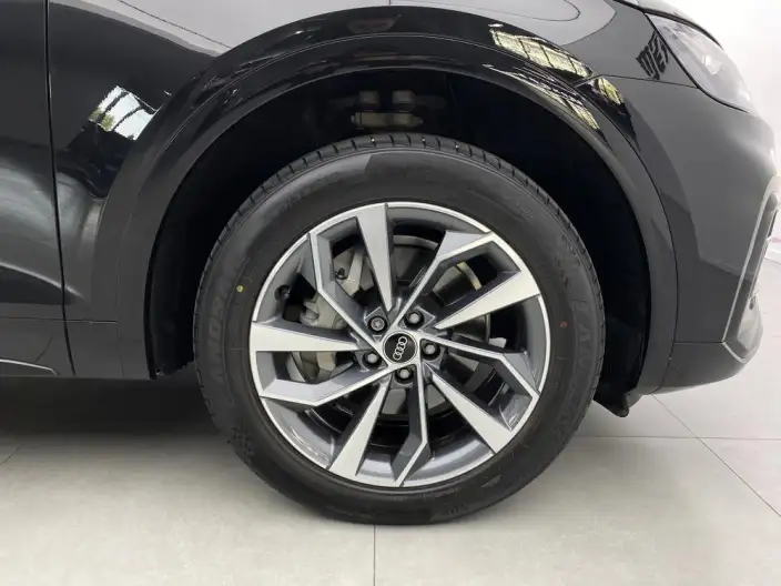 Audi Q5L 2023 Model 40T Luxury Dynamic Model – фото 5