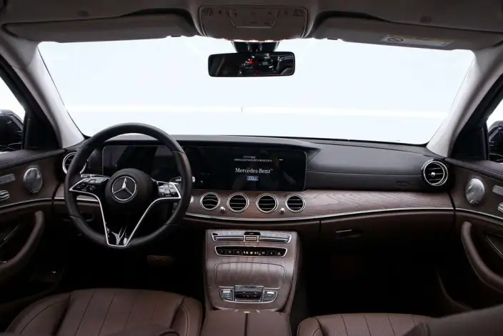 Mercedes-Benz E-Class 2022 Model E 300 L Fashion Model sedan – фото 9