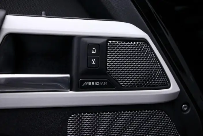 Land Rover Defender 2024 Model 110 3.0T P400 XS – фото 7
