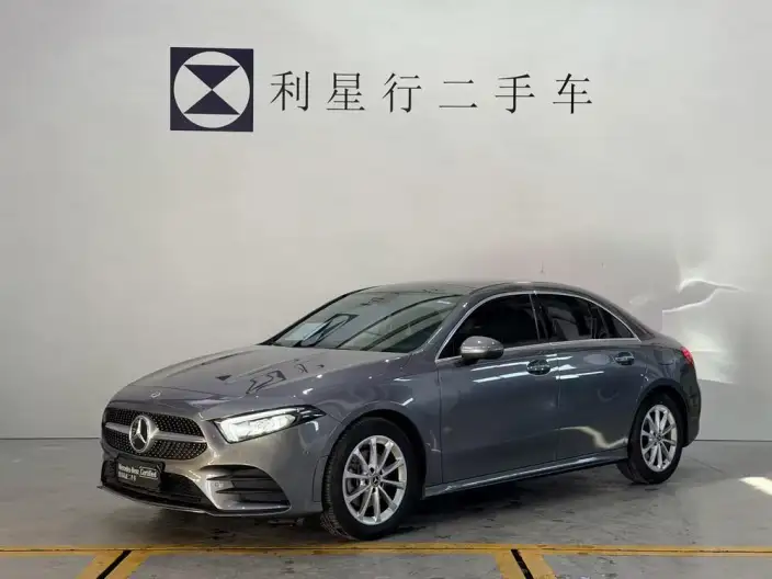 Mercedes-Benz A-class 2022 Model A 200 L Sports sedan Dynamic Edition – фото 1