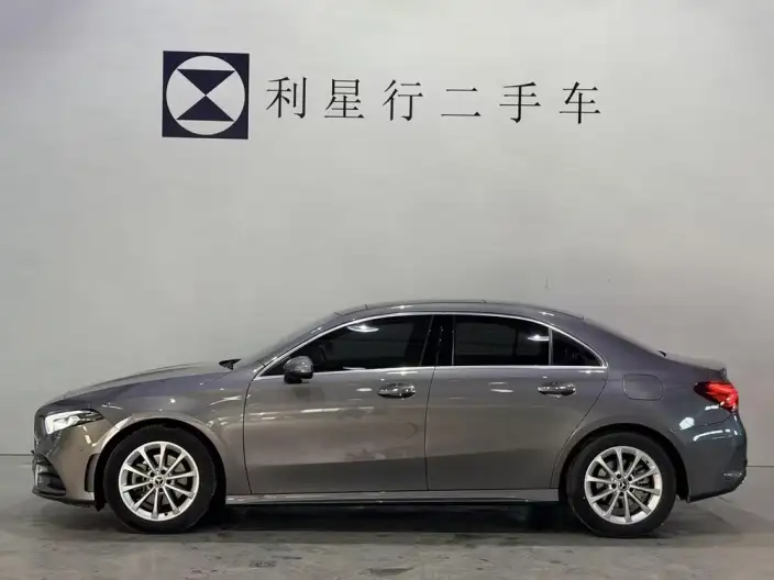 Mercedes-Benz A-class 2022 Model A 200 L Sports sedan Dynamic Edition – фото 3