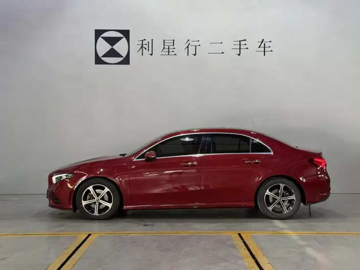 Mercedes-Benz A-class 2022 Model A 200 L Sports sedan Dynamic Edition – фото 2