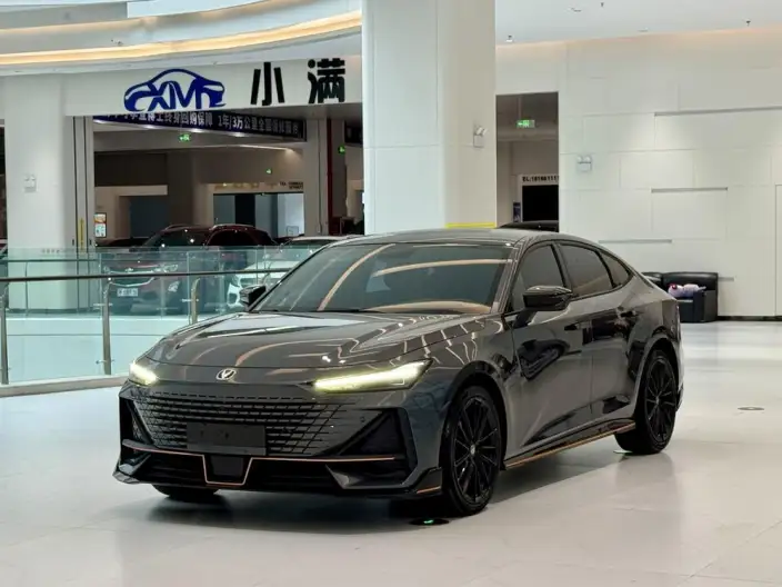 Changan UNI-V 2022 Model 1.5T Sports Edition – фото 1