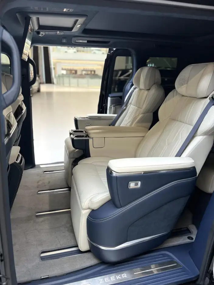 ZEEKR 009 2023 Model Facelift WE Edition – фото 8