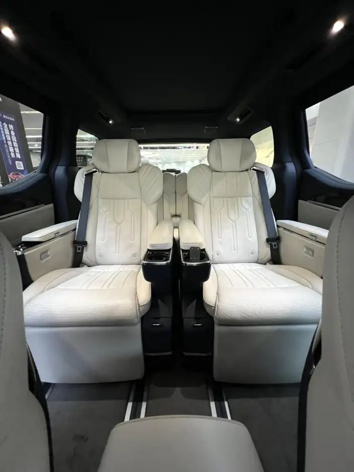 ZEEKR 009 2023 Model Facelift WE Edition – фото 9