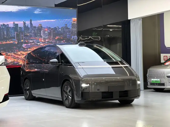 Li Auto MEGA 2024 Model Ultra Edition – фото 3